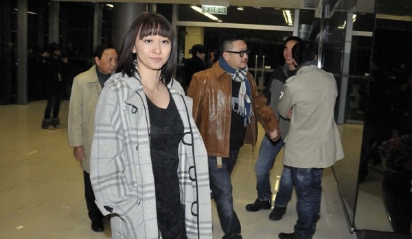 香港知名女星突然考虑冻卵，和男友只恋爱不结婚，丁克多年想留后