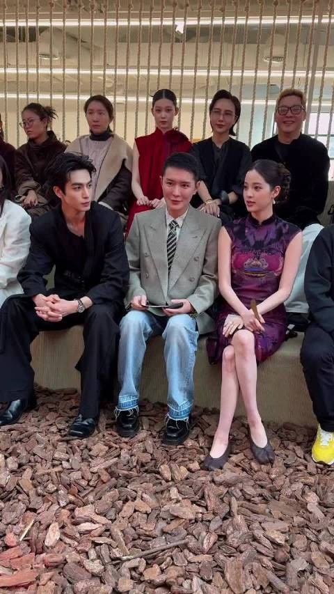 宋威龙欧阳娜娜刘冲同框亮相，宋威龙帅气娜娜美艳