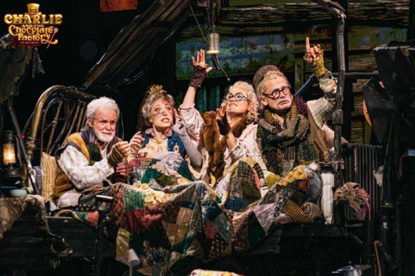 百老汇经典致敬罗尔德·达尔，《查理与巧克力工厂》治愈生活疲惫