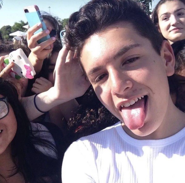 变回直男，成为一名宗教歌手！