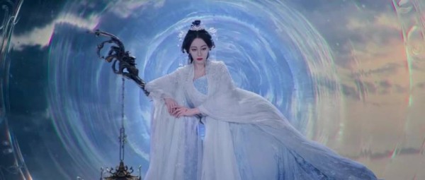 迪丽热巴新剧演绎白日提灯名场面