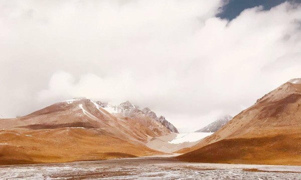 七绝之最《凉州词》,到底好在哪里,为何能超越王昌龄《出塞》?