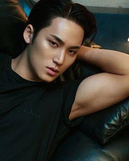 29岁,在韩国,还没有女朋友,但已经是时尚达人了!