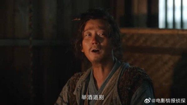 众人以水代酒，怎料全都犯晕，秒懂是酒有问题