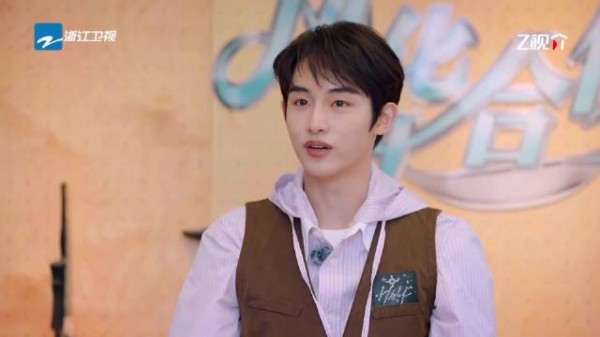 董思成主动报备未婚无子，艺人坦诚引关注