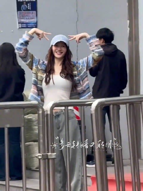 李小冉50岁状态,我的老天奶呀,她怎么能这么好看?