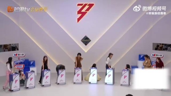 舞台上的可爱小乌龙，爆灯撤回瞬间，温柔又灵动，让人难忘