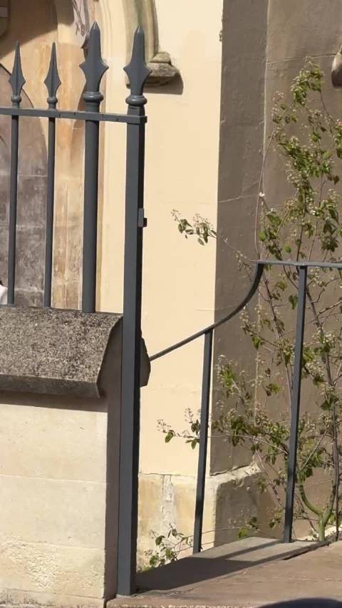 凯特王妃一家五口参加复活节礼拜离开温莎城堡