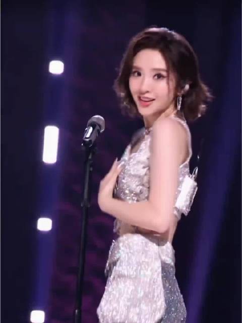 爱上唐艺昕简直是人之常情!又是羡慕张若昀的一天!