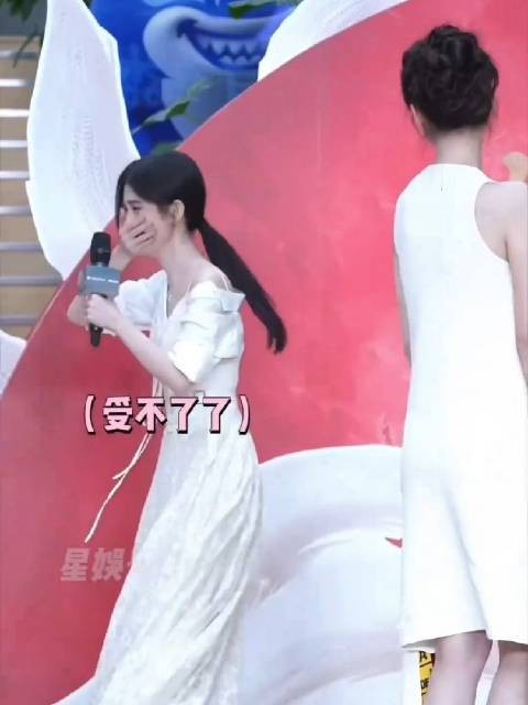 鞠婧祎陈都灵 毫无默契何尝不是另一种默契 !