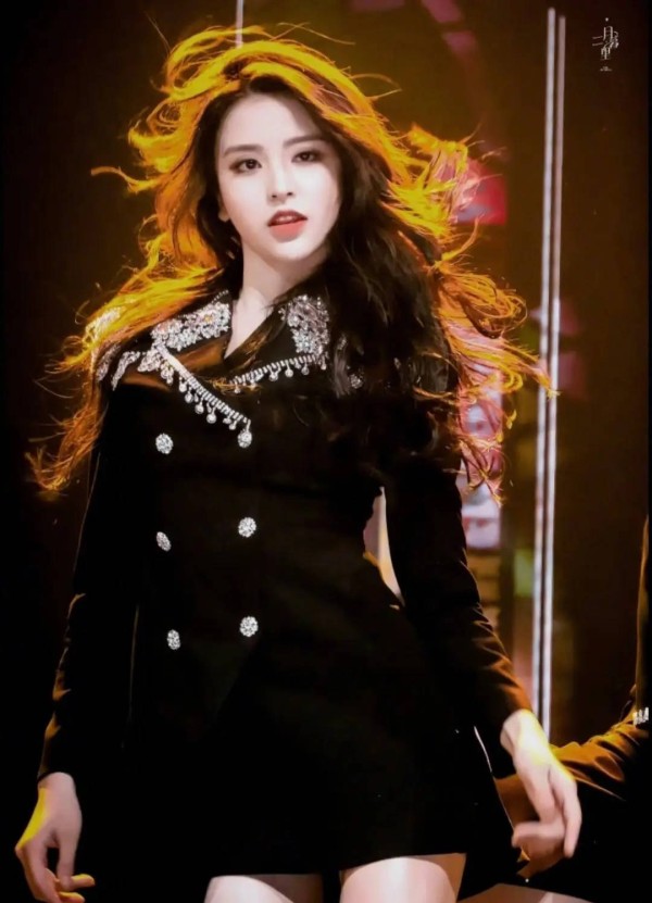 金子涵直播晒手臂伤痕照 疑似向网友求救