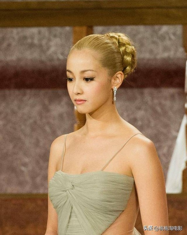 从顶流花旦到涉毒退圈,那个惹出大争议的女人又回来了