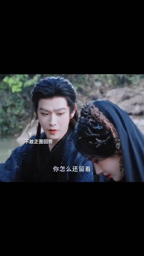 不管龙神大人收回多少次手,露芜衣都会再次牵起他的手