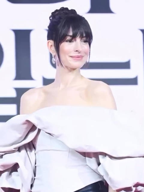 安妮·海瑟薇分享《穿普拉达的女王2》首尔站vlog