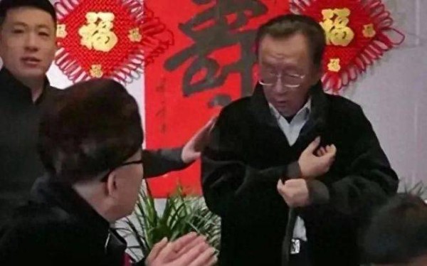 魏文华弟子钱城，喊话侯耀华：侯二，貂皮大衣烧了吗？清明节过了