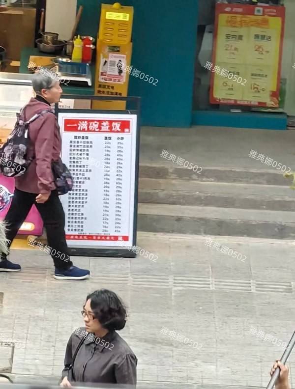 武汉偶遇章子怡拍戏造型老气不年轻，她就是为了这部戏增肥20斤？