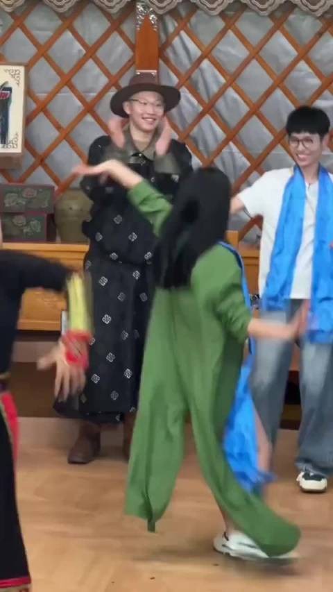 当时离婚综艺里黄圣依跳舞，我真的觉得她整个人都在闪闪发光