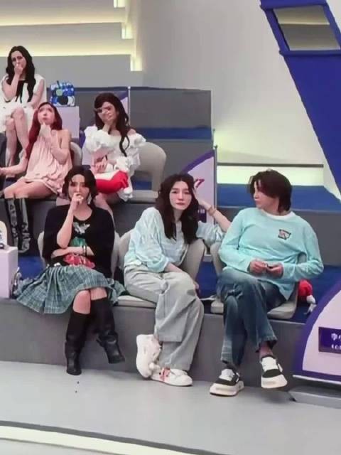 浪姐一公直播李小冉拉王濛起身遭拒