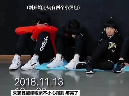 三人齐落泪：疼得抽泣、委屈哽咽、自责垂泪