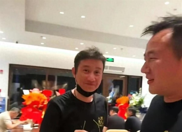 曝文章疑似再婚！无名指戴戒指，发红包感谢员工，细节到位惹称赞