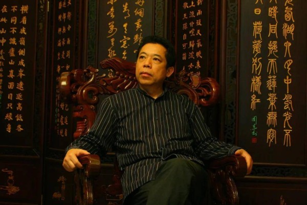 静观与超越：画家邱汉桥山水画中的东方智慧