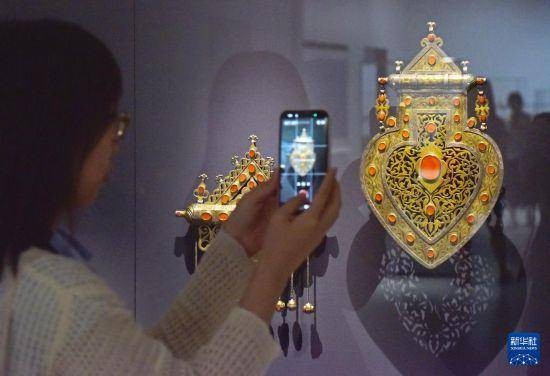 纽约大都会艺术博物馆珍藏珠宝亮相香港