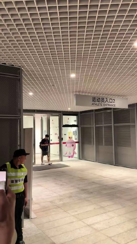 赛后徐杰开启宠粉模式！顺德主场热情似火，MVP徐杰实至名归