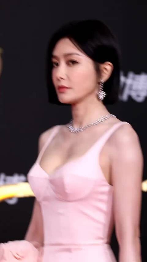 其实最吸引人的就是现在的秦岚，非少女可比