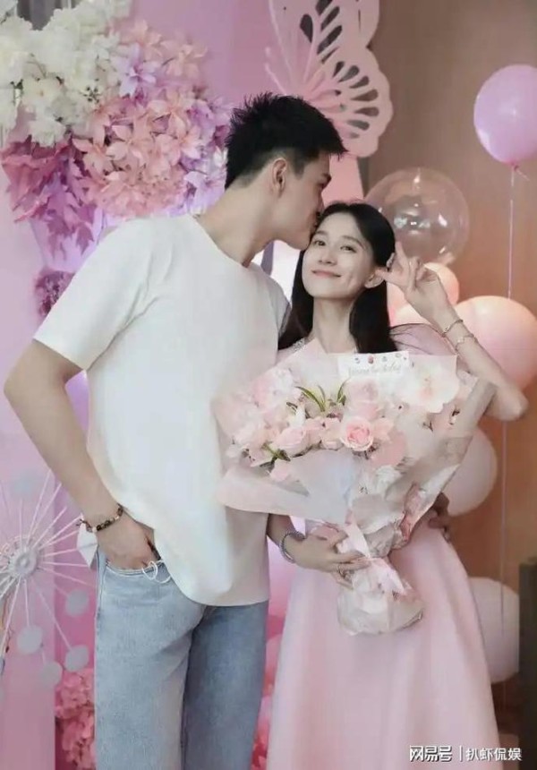 孙杨否认限制张豆豆交友,希望交正直的朋友,他曾被多位好友重创