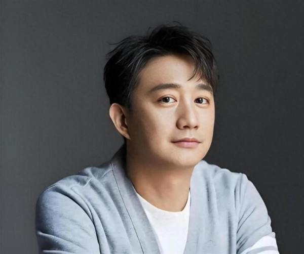 当年北电校园轰动一幕，蒋勤勤一出场，黄磊高晓松都看失神