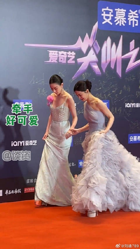 倪妮文咏珊红毯同框卖萌比耶