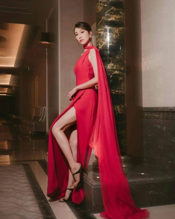 TVB花旦与星二代恋情新进展？老戏骨回应“家事”引猜测