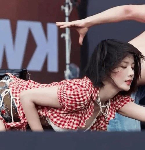 权恩妃舞台高光全盘点：实力舞者的炸裂现场，每一幕都尽显专业功底