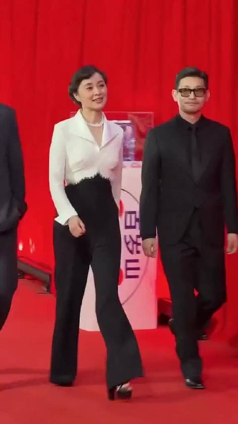 吴越 魏晨 余皑磊 同框亮相电视剧品质盛典，几位这状态气质如何？