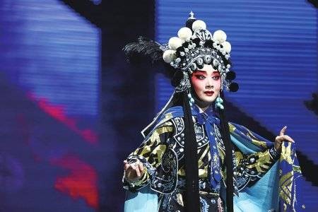 川渝“大女主”的人生有多酷？