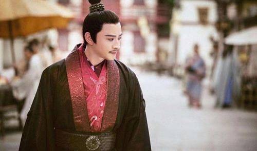 为了让孙女怀上龙子，他意外发明一种衣物，流传至今，人人穿上了