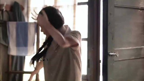 女孩回家发现父亲性侵待嫁邻居傻妹厮打中父亲摔成植物人