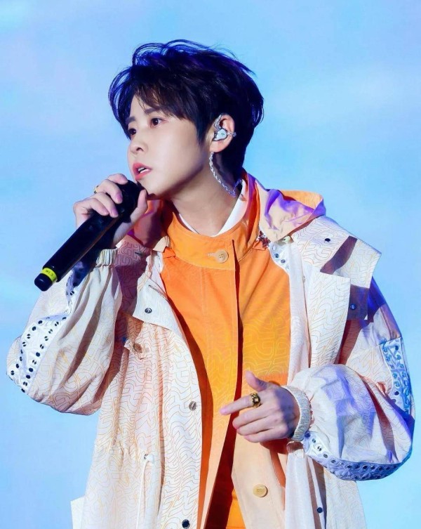 制片人称王濛很懂美妆 家里有几百支口红