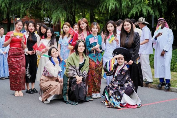 品多国美食，爱多元文化！上财国际美食嘉年华，让中外学子心更近了