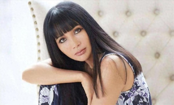 56岁张咪近况曝光！曾经历一段失败婚姻，如今39岁女儿比她还漂亮