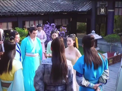 先闻到的是姐姐的香气