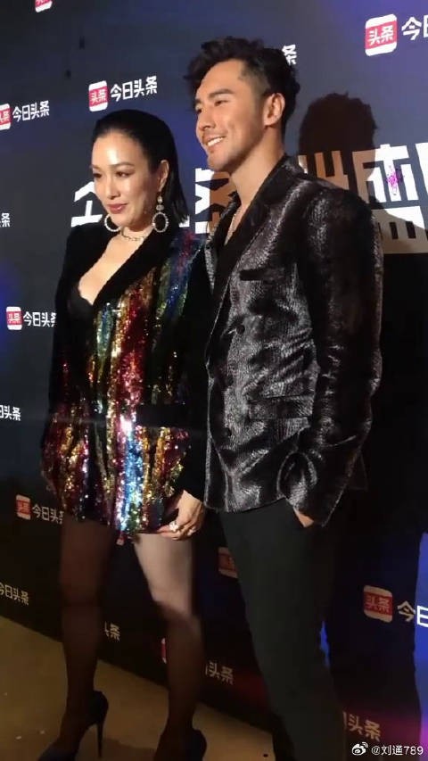 钟丽缇张伦硕 太甜了叭！老婆衣服一定要穿好才能拍照