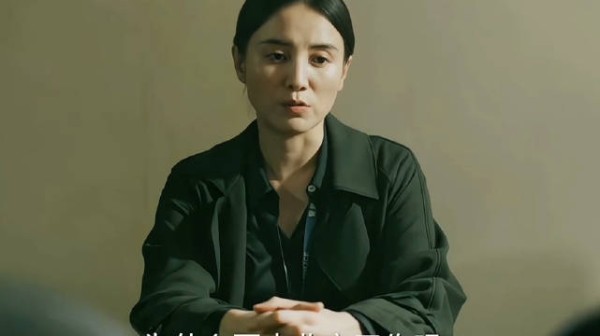 她终其一生都在绝望的寻求父母的认可