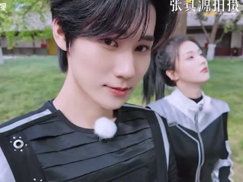 哈哈哈哈白鹿张真源两人是对抗路姐弟吧