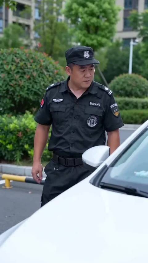 保安打停车女子 这波你站谁 完整视频来了
