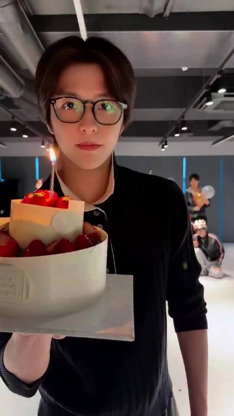 今天这个小萌萌过生日啦