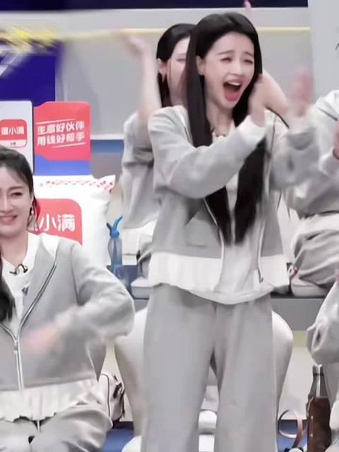 我第一次见笑成囧字的女明星