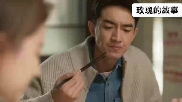 饭桌吃饭，丈夫却和婆婆用方言交谈，玫瑰是个外人吗