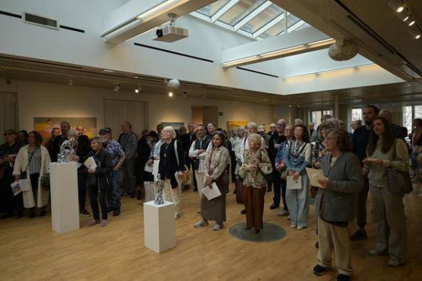 中瑞绘画雕塑展：以不同艺术形式探寻人类共通情感