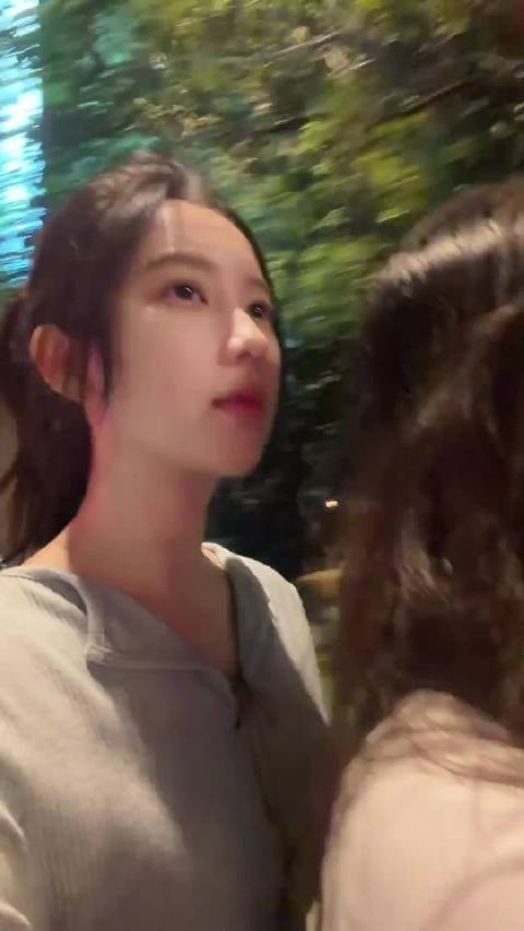 看样子图谋不轨啊姐妹